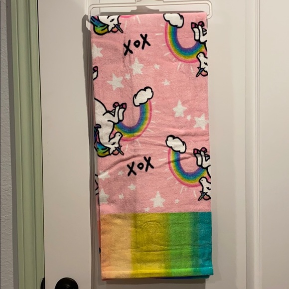 Betsy Johnson Beach Towel Unicorn - Picture 2 of 4